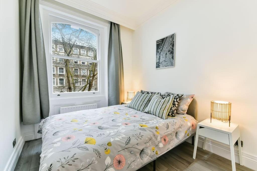 Knightsbridge Stylish Two Bedroom Apartment London Eksteriør billede