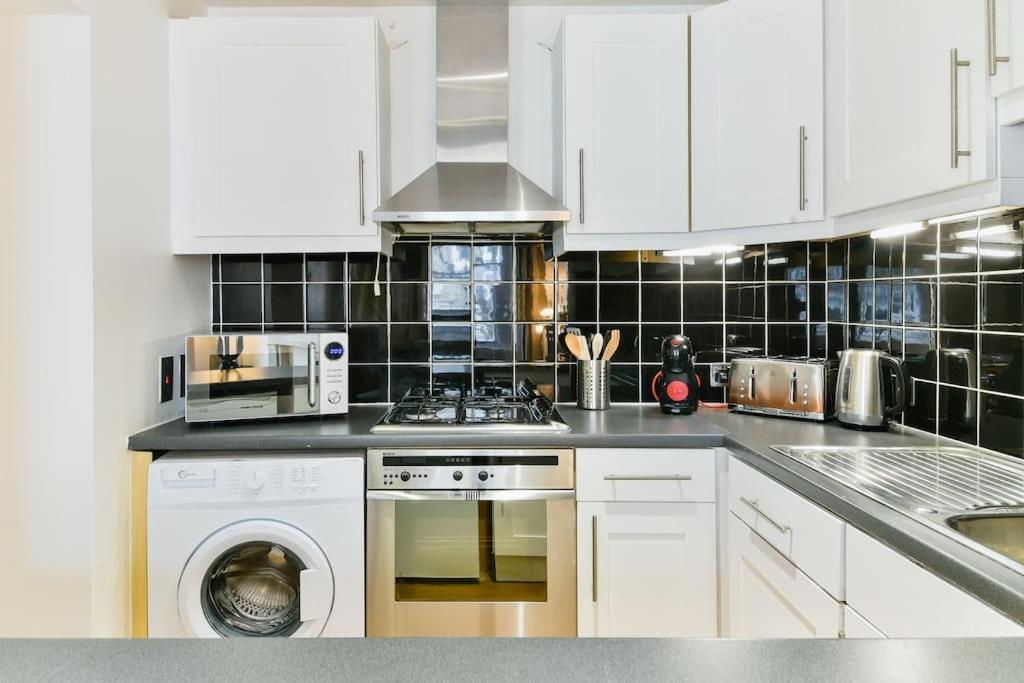 Knightsbridge Stylish Two Bedroom Apartment London Eksteriør billede